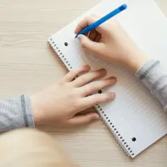 Jakimi słowami zacząć rozprawkę? Skuteczne zwroty i przykłady