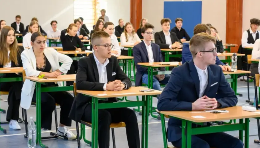 Co można wnieść na maturę z matematyki? Sprawdź, czego nie zabrać!